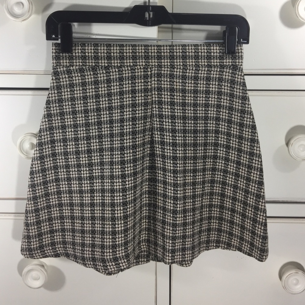 Black and cream vintage inspired skirt. - Picture 2 of 2